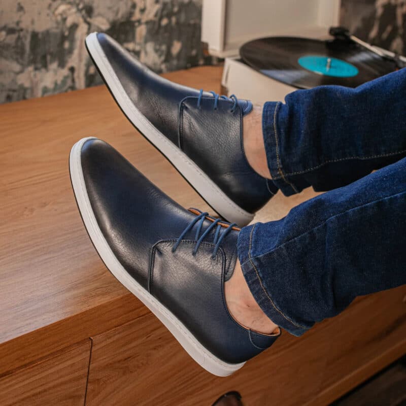 Look élégant avec les chaussures 'Elder' en cuir bleu pour homme