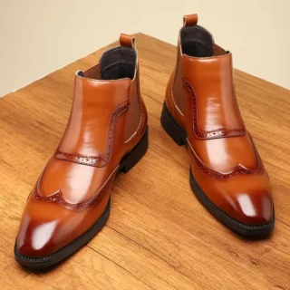 Semelle antidérapante et couture renforcée des bottes brogue cognac