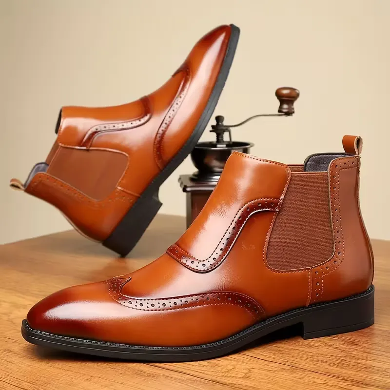 Bottes Chelsea brogue cuir cognac – présentation Semelle antidérapante et couture renforcée des bottes brogue cognac