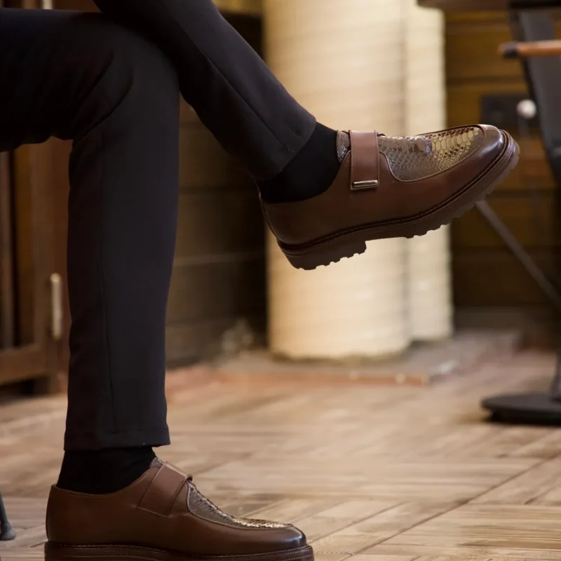 Mocassins à bride en cuir pour homme marron chocolat avec dessus