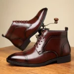 Bottes montantes cap toe brogue en cuir marron pour homme – vue de profil