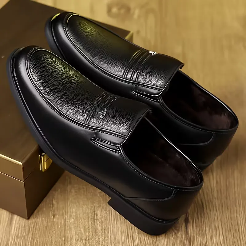 Mocassins en cuir noir pour homme, doublure chaude et finition grainée