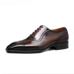 Derbies cap toe brogue en cuir noir pour homme – vue de profil