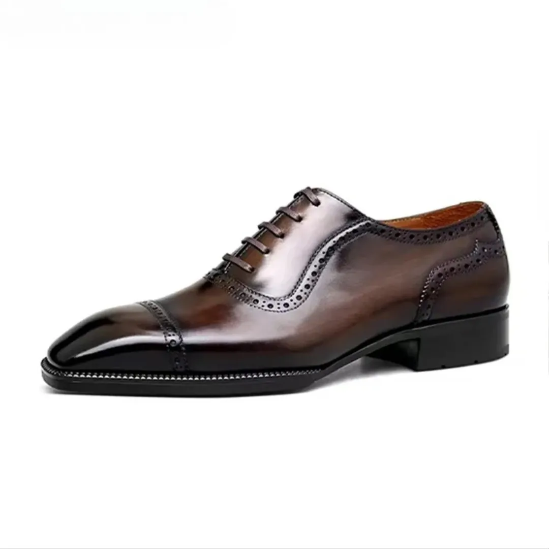 Derbies cap toe brogue en cuir noir pour homme – vue de profil
