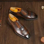 → Derbies cap toe brogue marron patiné pour homme – vue de profil