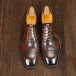Derbies cap toe brogue marron patiné pour homme – vue de profil