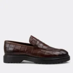 Vue avant des mocassins en cuir motif crocodile