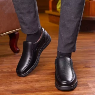 Mocassins d’hiver en cuir noir pour homme avec doublure chaude et semelle antidérapante