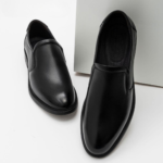 Semelle antidérapante et flexible des chaussures cuir noir homme.