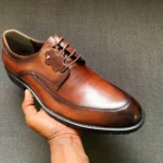 Paire de chaussures marron en cuir véritable – vue d’ensemble