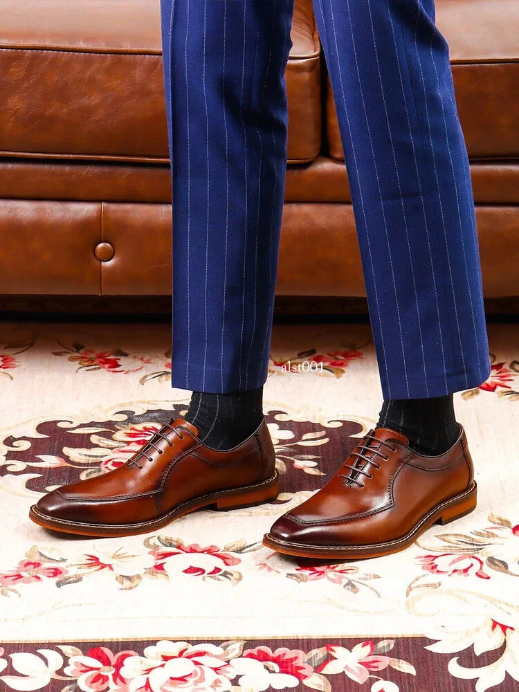 chaussures-cuir-marron-semelle. Semelle cousue antidérapante des chaussures habillées marron