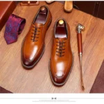 Chaussures habillées en cuir marron pour homme – vue de profil élégante
